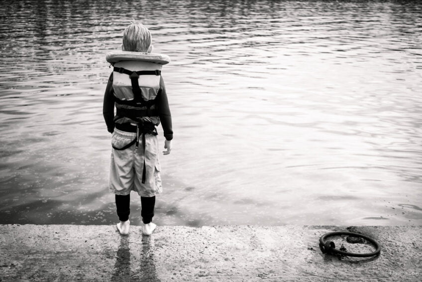 jumping into the sea Fujifilm 27mm
