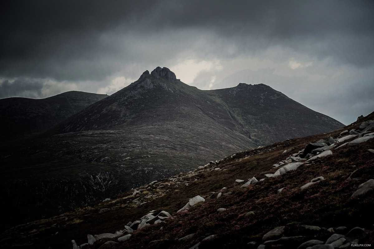 Slieve Bearnagh between the showers