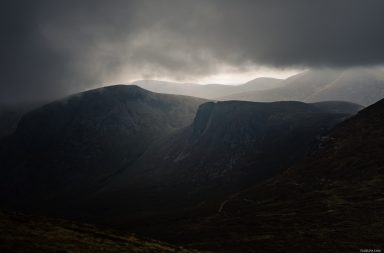 The view to Bearnagh didn't last long, the devil's coachroad in the foreground.