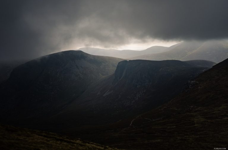 The view to Bearnagh didn't last long, the devil's coachroad in the foreground.